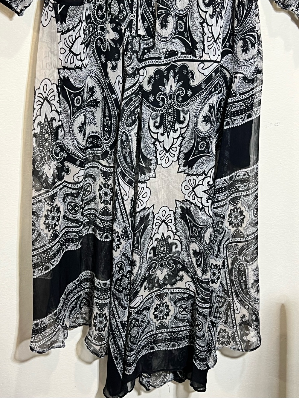 MNG Black & White Paisley Long Sleeve maxi Dress Size 4 - Picture 9 of 13